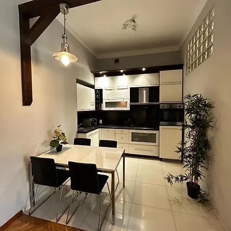 Small Market Square - Old Town * كراكوفيا